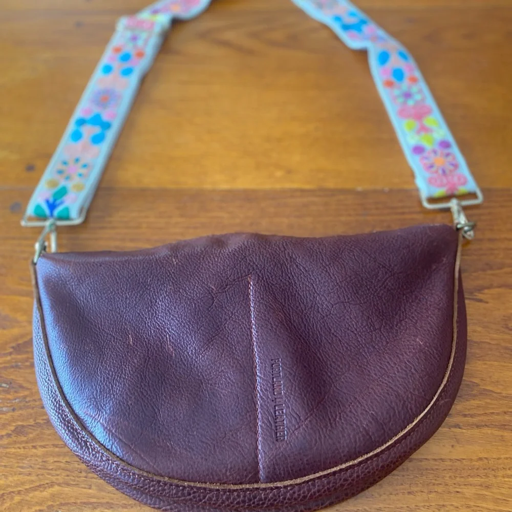 Portland Leather Nutmeg Koala Sling bag with fabric strap. - Picture 2 of 3